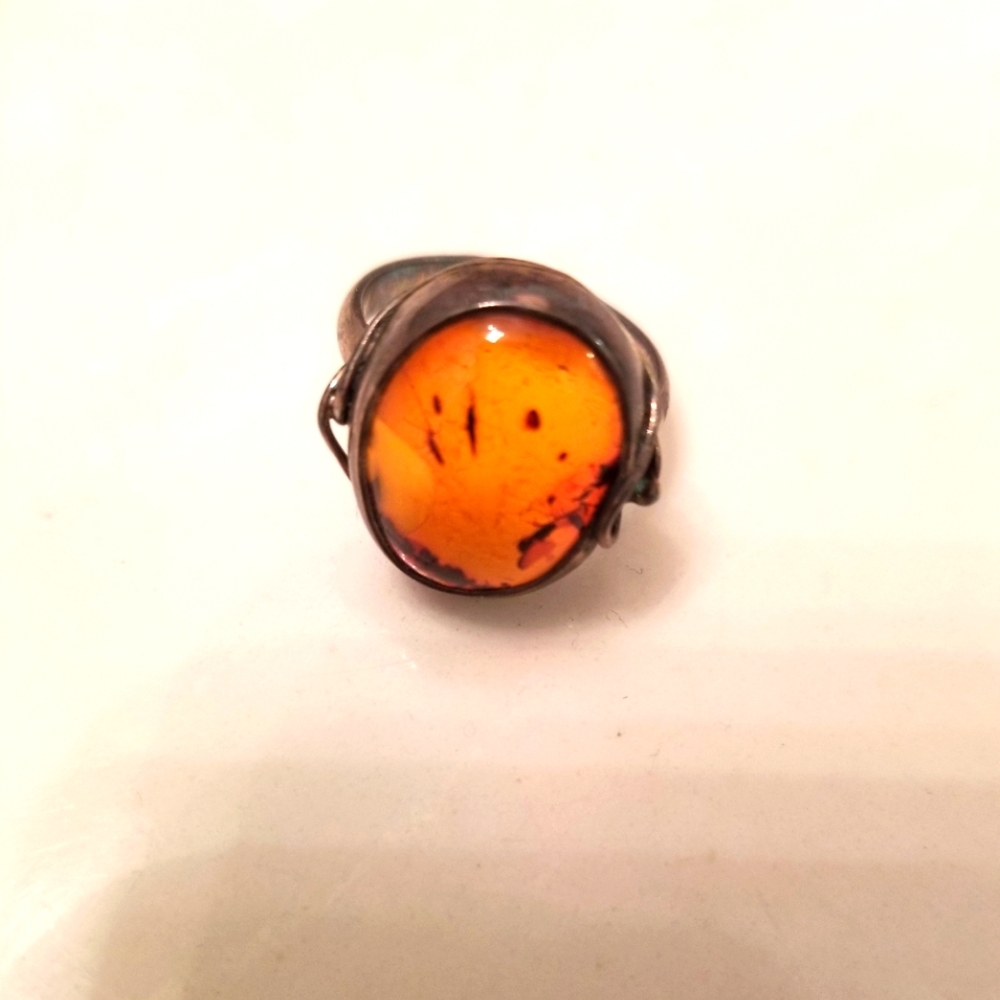 Stunning Amber And Sterling Silver Ring - image 2